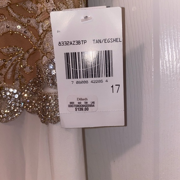 Floor length gown - Picture 4 of 5